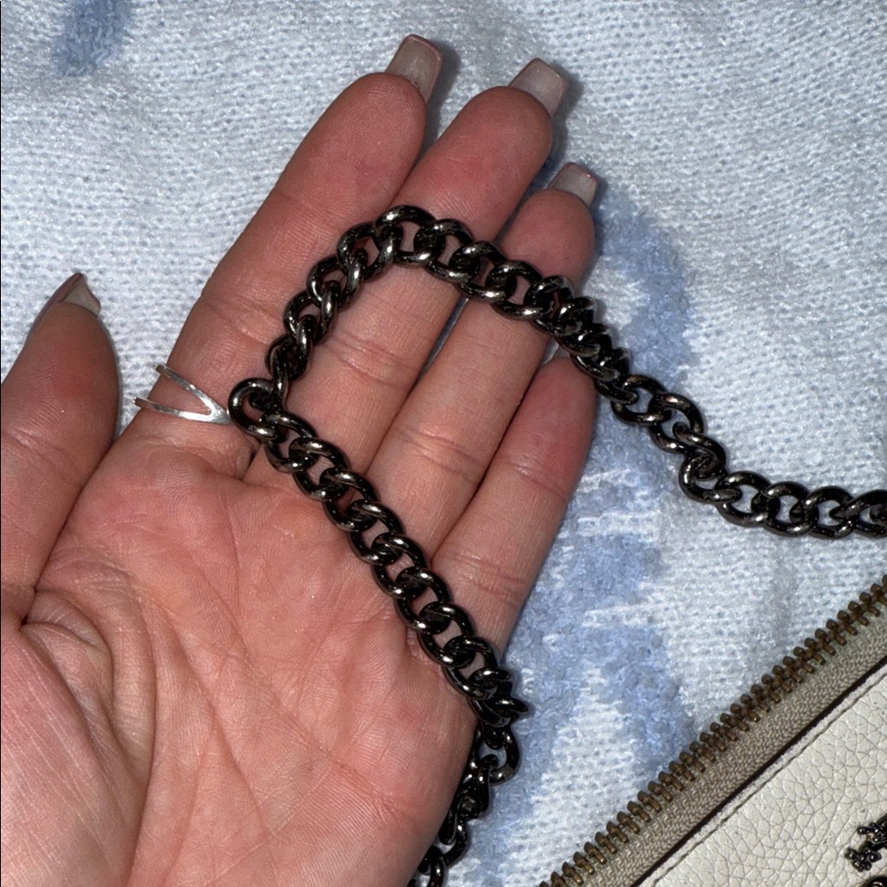 Coach Cream Leather Shoulder Bagwith Chain Strap - Picture 7 of 9